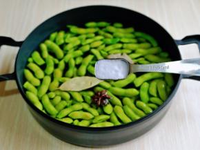 再加入食用盐，多点少点没关系，但是不要太多哈！