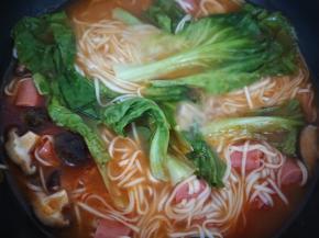 用筷子轻轻搅拌，待汤汁再次滚起时，就可以出锅啦