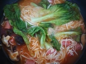 用筷子轻轻搅拌，待汤汁再次滚起时，就可以出锅啦