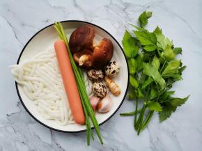 准备好所有食材。