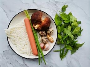 准备好所有食材。