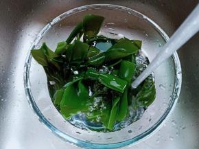 海带结清洗好备用。
