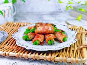 取下牙签，装盘。