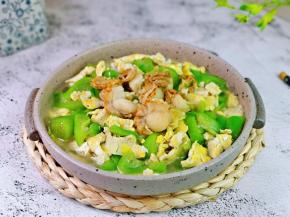 丝瓜性凉，春天可以适当多吃一些呦～