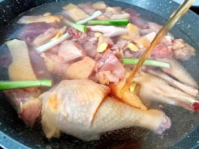 加料酒两勺去腥增加香味。