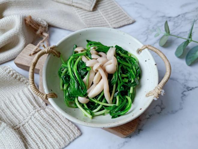 马兰头炒白玉菇