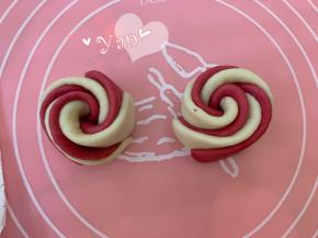 找到压痕，用刀切开。