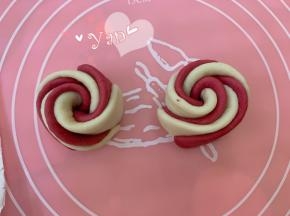 找到压痕，用刀切开。