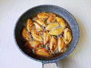 最后加入一罐啤酒，烧开转中火煮。