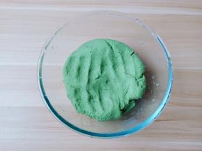 揉成面团就可以。