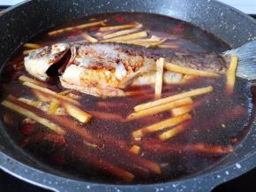 开大火炖煮开。