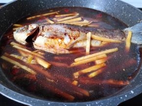 开大火炖煮开。