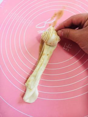 从一头卷起来！