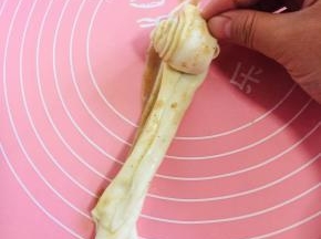 从一头卷起来！