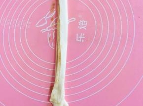 像叠扇子一样，把面片叠起来！抻长！