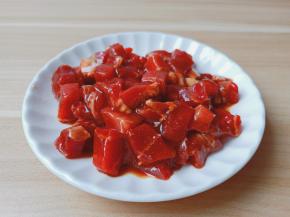 抓拌均匀腌制15分钟。