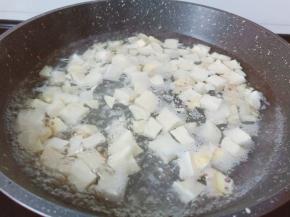 水开在焯水5分钟捞出控水。