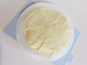 做好的饼胚放在冰箱冷冻保存，吃的时候放在平底锅煎两分钟左右，卷上喜欢的酱汁和蔬菜即可！