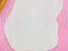 醒好的面团，擀成薄片！