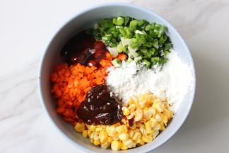 搅拌均匀后放入冰箱冷藏20分钟备用