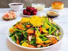 营养丰富的早餐会给家人带来一天的愉快好心情