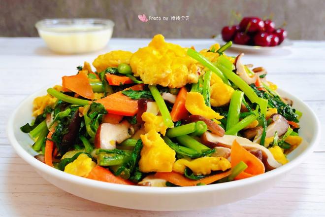 茼蒿炒鸡蛋香菇胡萝卜