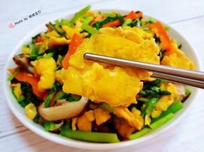 鸡蛋入口香浓混搭着时蔬的清香这个味道一级棒