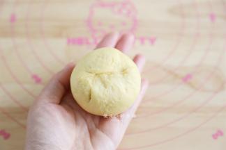 全部包好后放入烤盘里，轻轻压一下，放入蒸烤箱发酵至1.5倍大小，用时大约是30分钟左右。