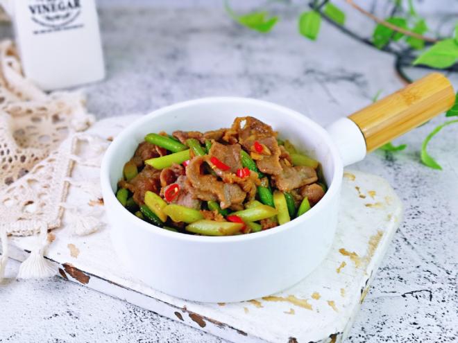 蒜薹炒肉片