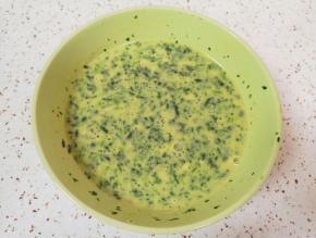 加入纯净水搅拌均匀。