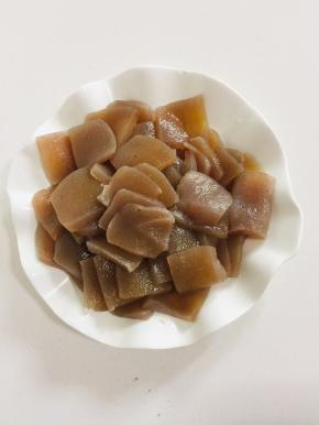 魔芋清洗干净切成块备用！