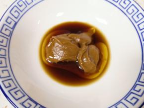 加入生抽、香醋和香油。