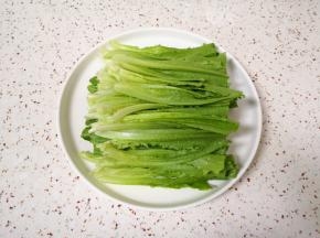 放入盘子里。