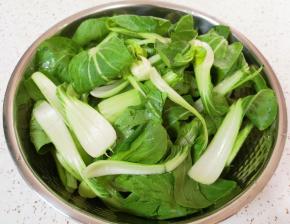 清洗干净控一下水分。