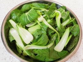 清洗干净控一下水分。