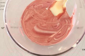 利用刮刀随意拌几下。