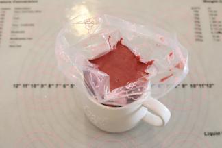 装入裱花袋内。