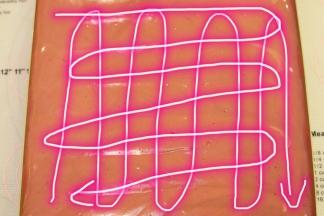 按图案的顺序来回划好线条。