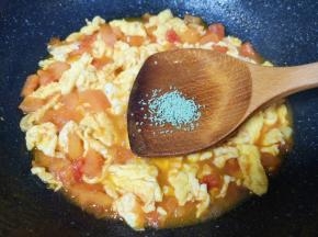 放蔬之鲜翻炒均匀。