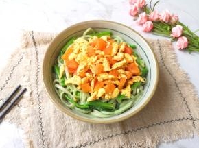 喜欢吃辣椒的还可以放点油泼辣子。