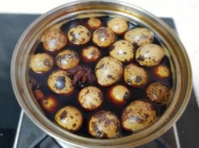 大火烧开，转小火煮10分钟关火，自然晾凉以后，盖上锅盖放入冰箱冷藏4个小时以上。