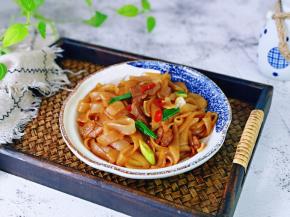 换块盘子，快手早餐。