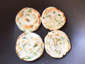 小火煎至两面金黄即可