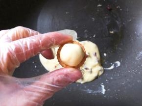 放在饼干上