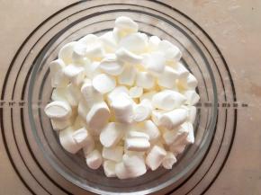 棉花糖大的可以剪小一点，这样更容易融化