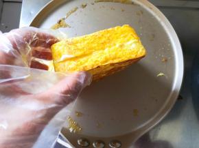 煎至两面金黄即可，四周也煎一下