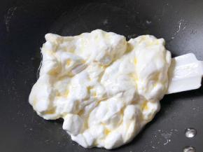 小火搅拌至融化