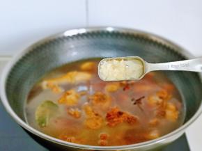 再加入冰糖，不喜欢也可以不放。