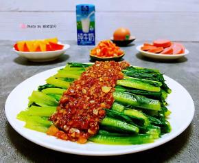 每天早餐少不了牛奶和鸡蛋的营养摄入