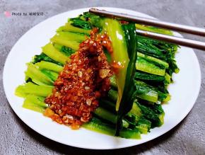 油麦菜入口清香混搭着蚝油蒜蓉的香味让人回味无穷